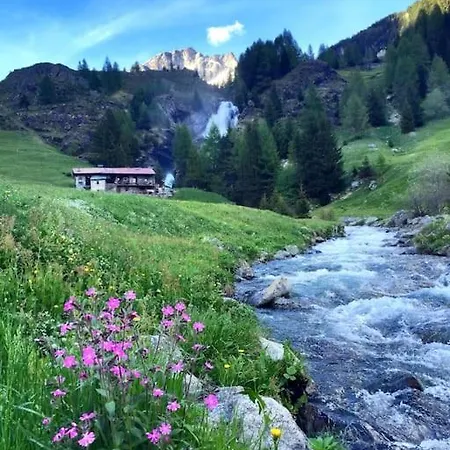 Chalet Cabin On The River In Valtellina